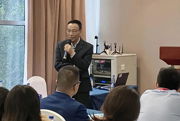 图6-K8官网药代动力学及生物分析部副总裁万宏博士主持Panel讨论会.png