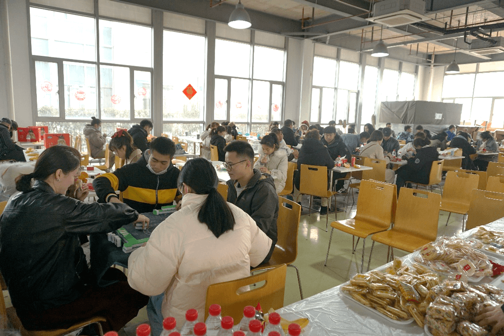 在春节 “乐七天” 活动中，K8官网给留沪过春节的员工准备了丰富多彩的活动